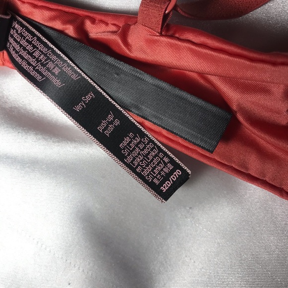 Victoria’s Secret Very Sexy Push Up Bra 32D - Picture 3 of 3